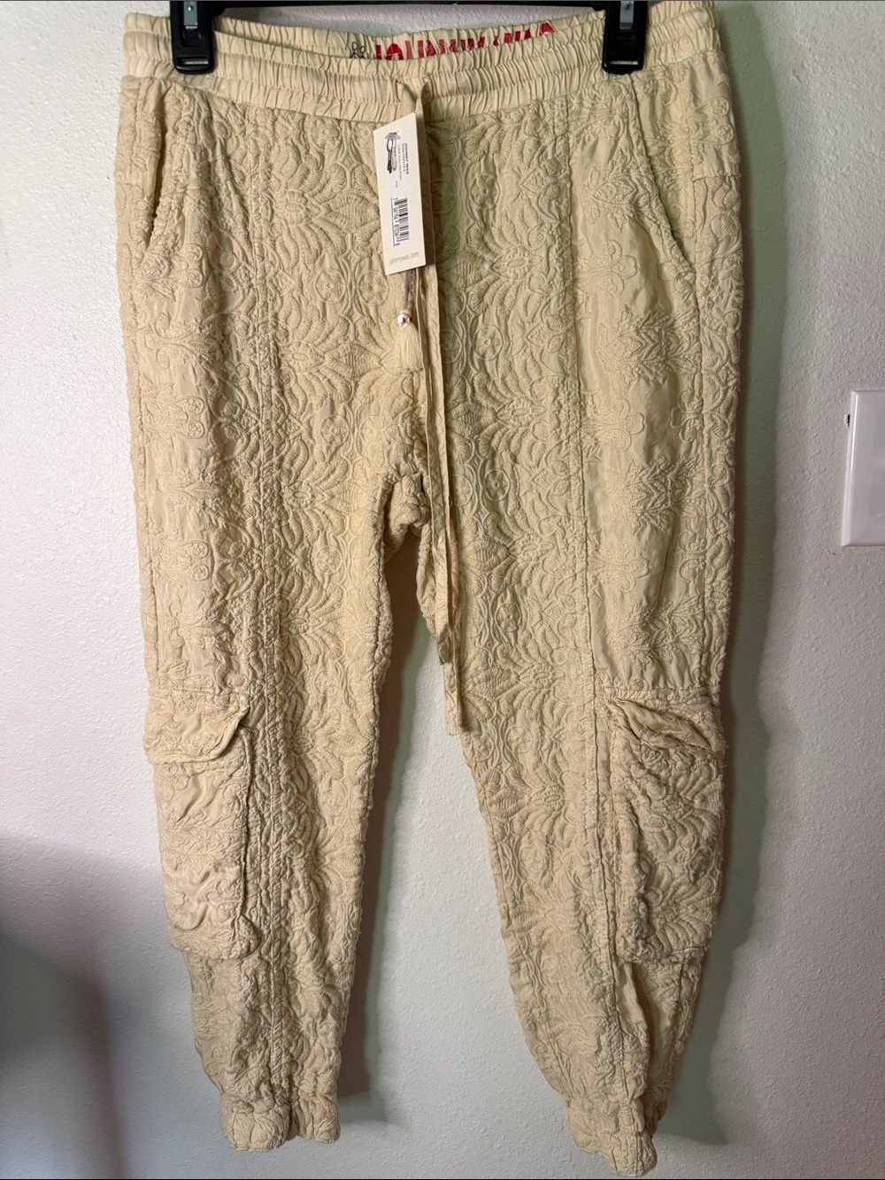 Johnny Was Love Pull In Cream Embroidered Cargo Joggers - Picture 1 of 4